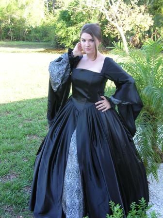 Simplicity 2589 Black Silver Tudor Gown