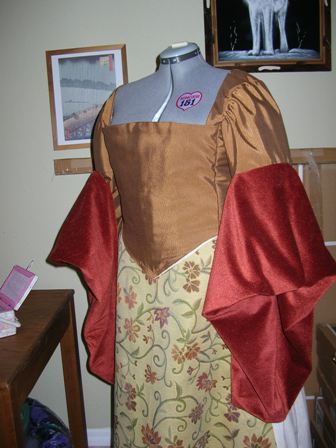 Tudor Gown Simplicity 2589