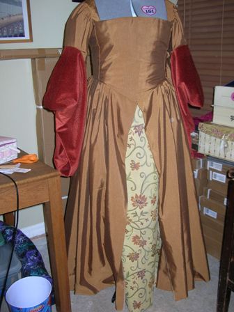 Tudor Gown Simplicity 2589