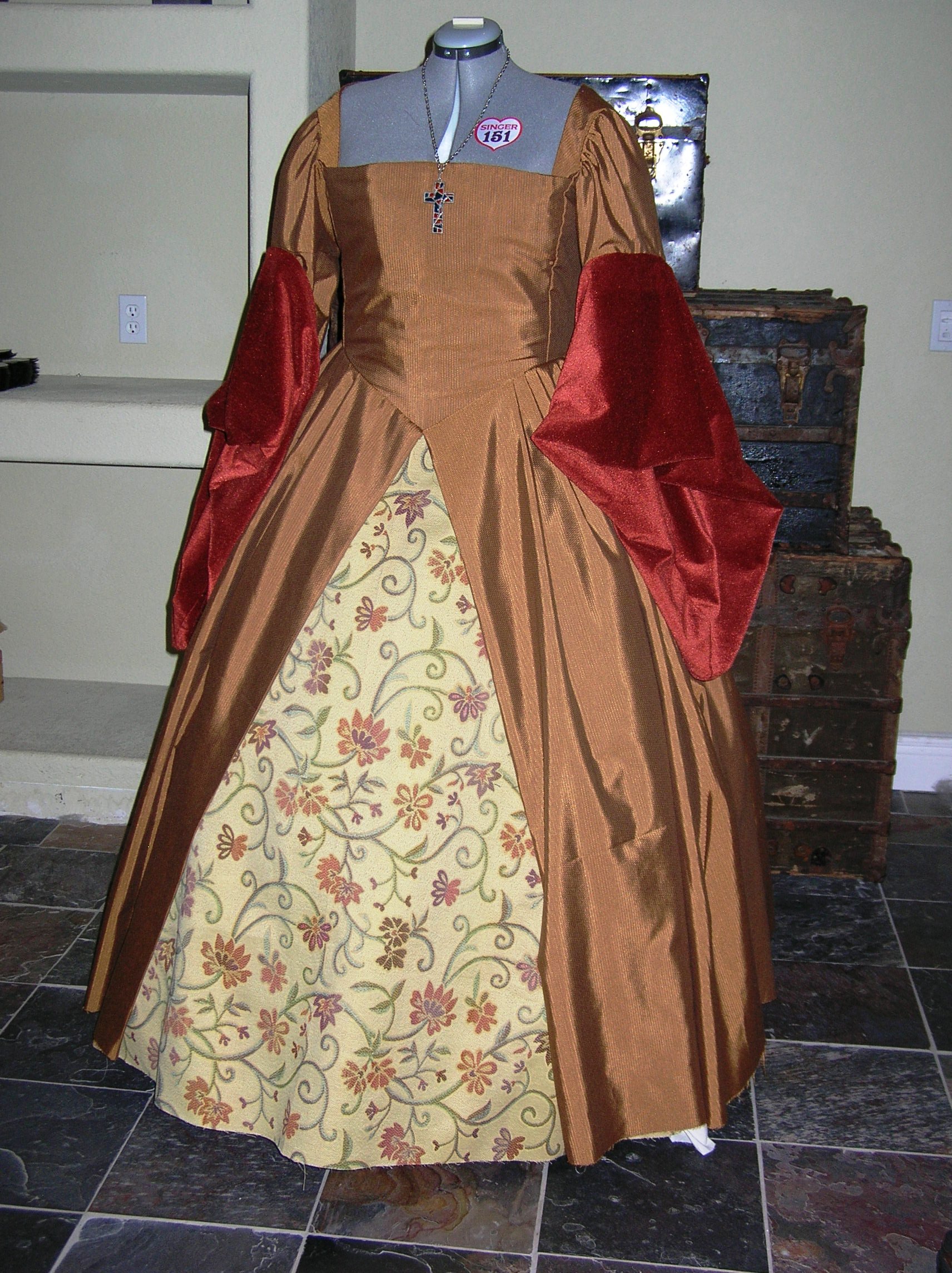 Index of /images/1500s-tudor-gown-brown