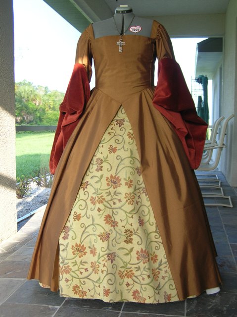 Tudor Gown Simplicity 2589