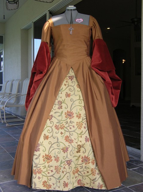 Tudor Gown Simplicity 2589