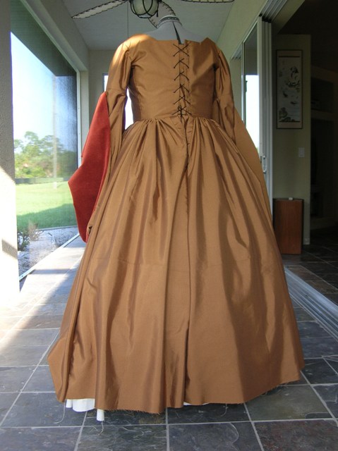 Tudor Gown Simplicity 2589